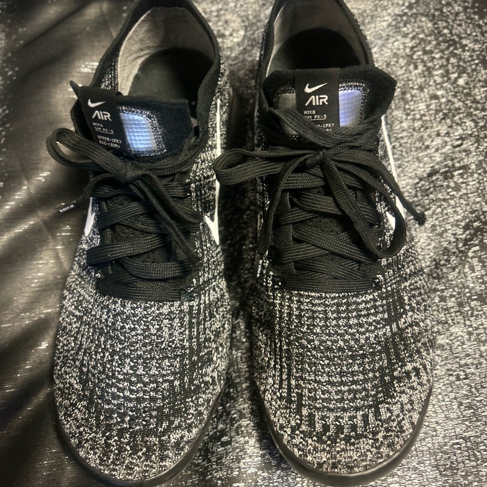 Nike Air Vapormax Flyknit 3 Black/White Women size 10.5 very good condition
